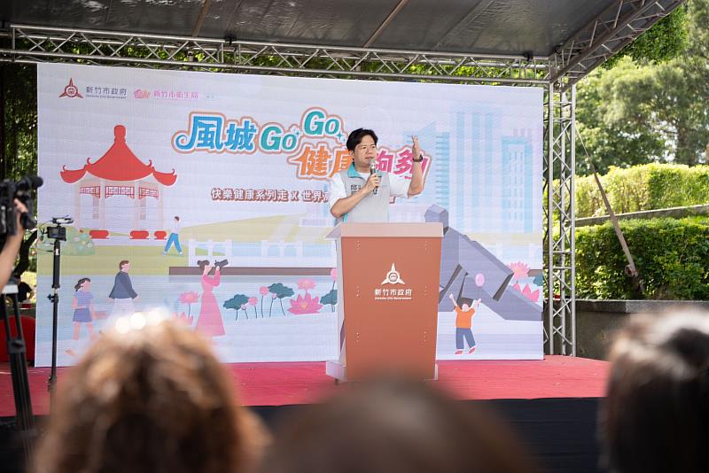 代理市長致詞，呼籲民眾量血壓的重要性，擁有健康人生！