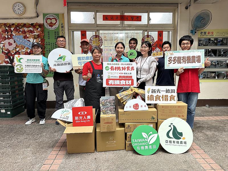 有機好食光市集號召小農捐贈有機食材到臻佶祥社會服務協會