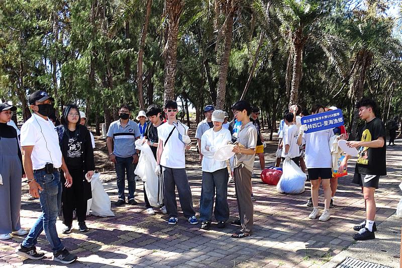 三條崙海洋教育中心楊永毅執行長導覽三條崙海岸生態