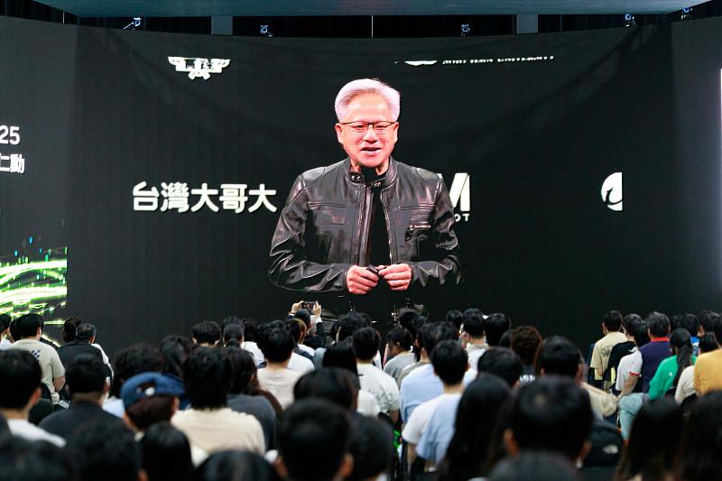 NVIDIA執行長黃仁勳COMPUTEX主題演講，為全球AI產業解析未來方向。（世新大學提供）