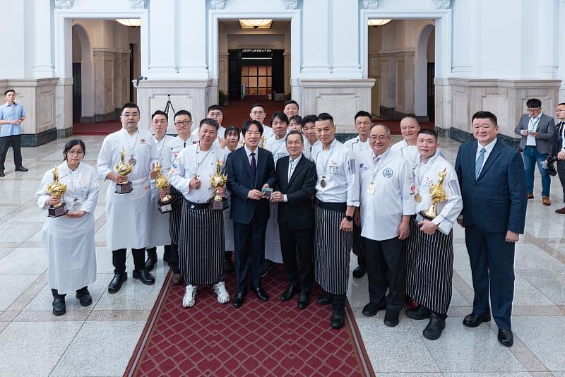 總統接見城市科大餐飲系師生及獲獎選手 (總統府提供)