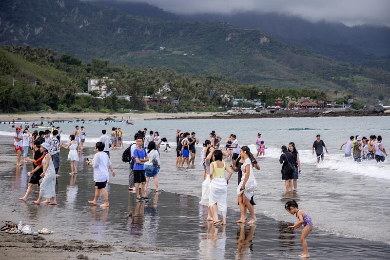 2025東浪嘉年華圓滿落幕 雨天也擋不住熱情的爆量人潮 2天超過5萬人參與 台東最美星空、熱氣球嘉年華將接續登場