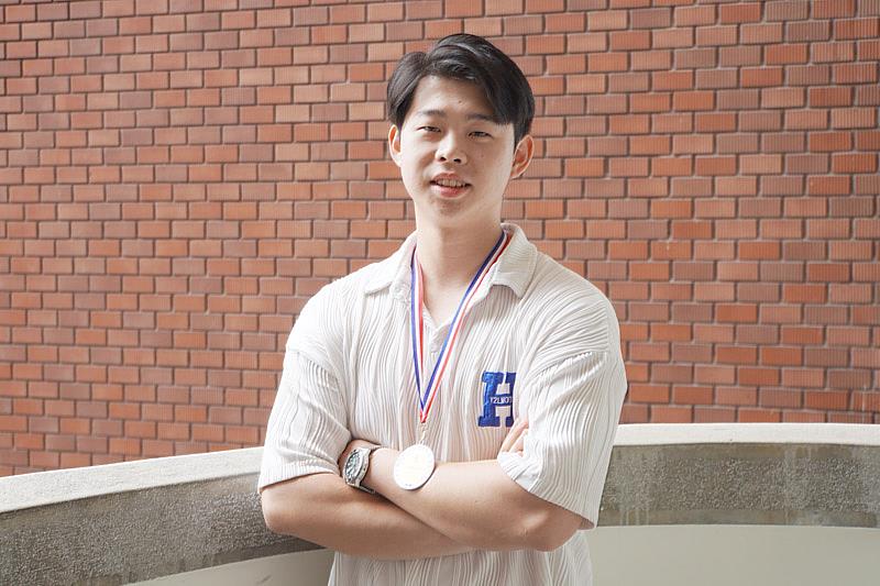 大葉大學企管系曾宇正同學獲得最佳企管人獎項