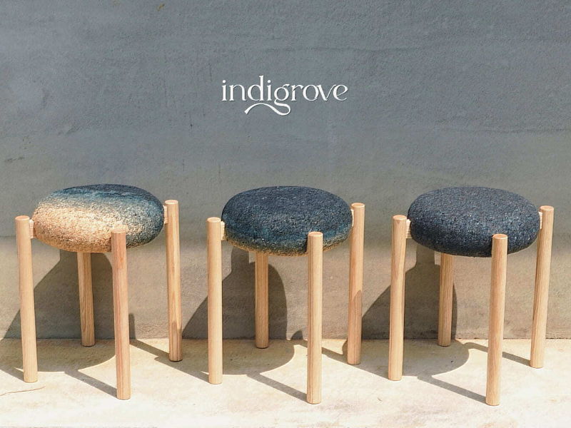 Indigrove-藍染木屑椅凳，結合藍染與木屑廢料，透過創新結構設計打造獨特椅凳。圖片來源：<a href=