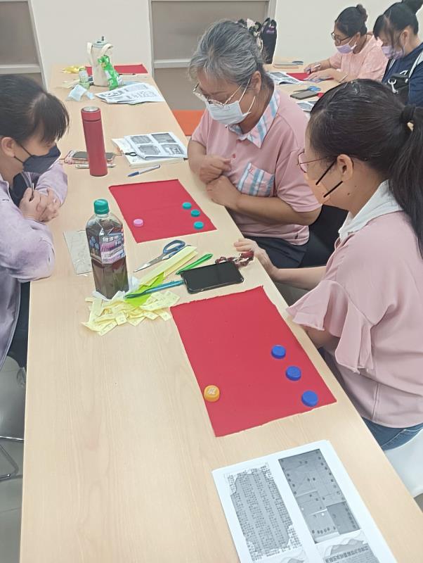 學員透過環保桌遊進行互動與交流