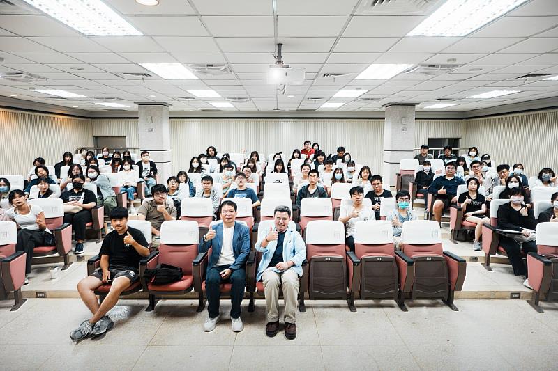 南大行政管理學系馬群傑教授特別感謝李建興副社長的蒞臨分享，並表示媒體所具備的公信力與資料分析能力，對於從事公共行政或政策研究的碩士生而言，具有高度參考價值