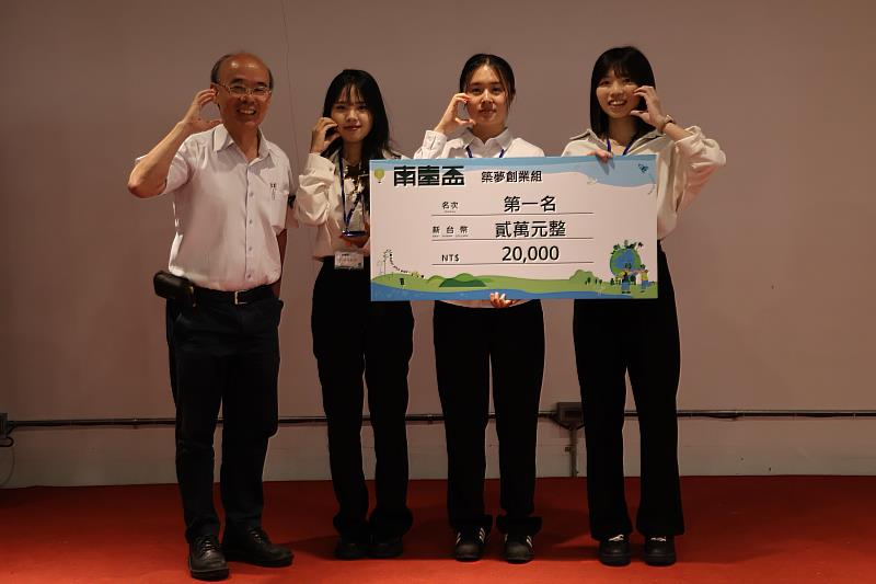 築夢創業組冠軍作品：「尖叫旅行社」的「阿公阿嬤の尖叫屋」，打造銀髮族專屬的驚喜旅程。