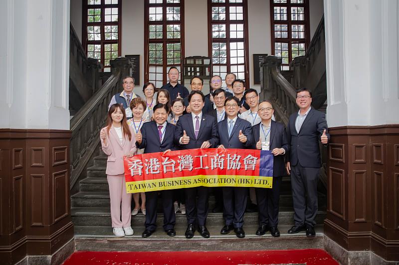香港台灣工商協會訪問團拜會竹市府,雙方成員大合影。