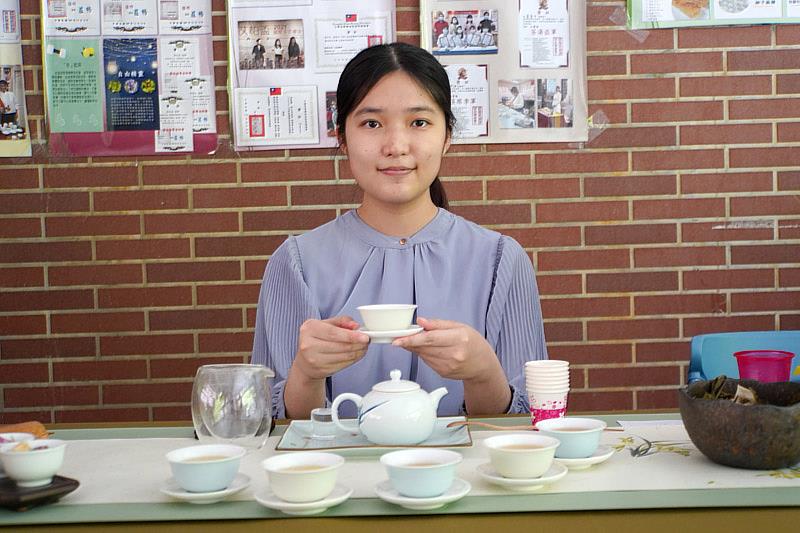 大葉大學藥保系擺出茶席歡迎考生