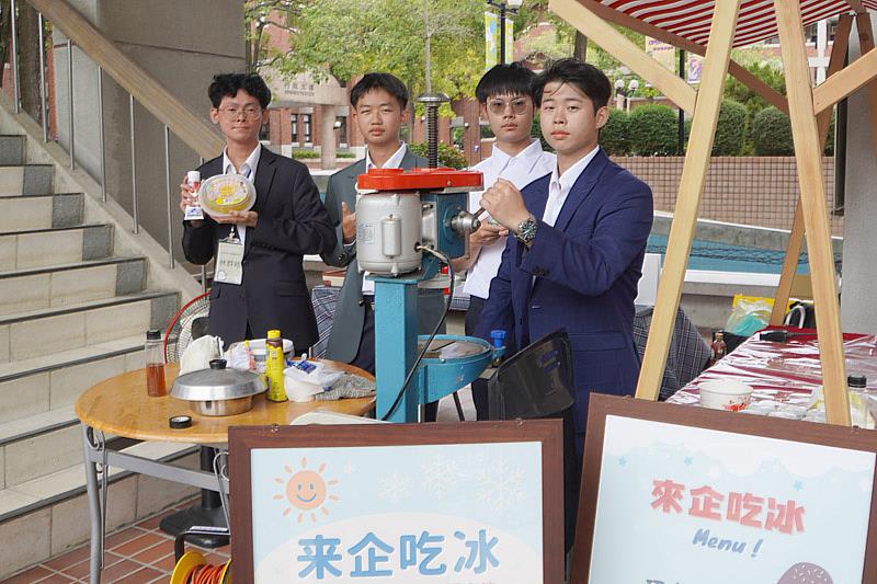 大葉大學企管系擺攤來企吃冰