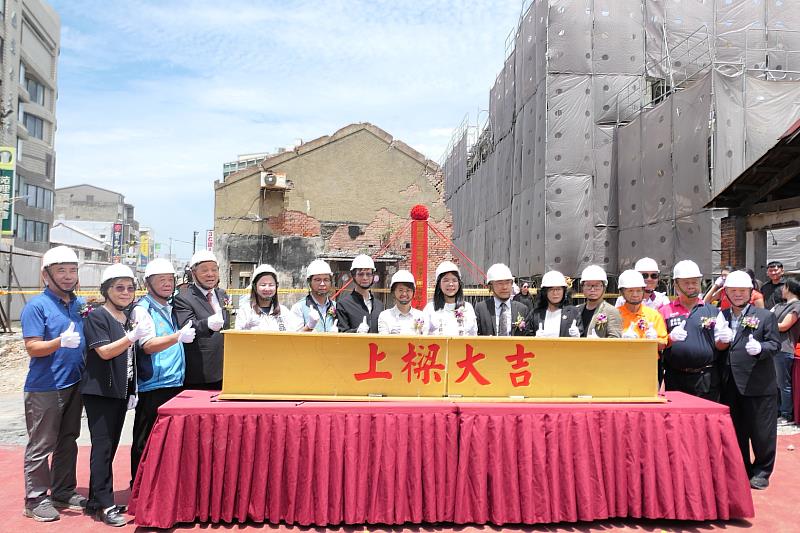 圖5 祈福上樑大合照