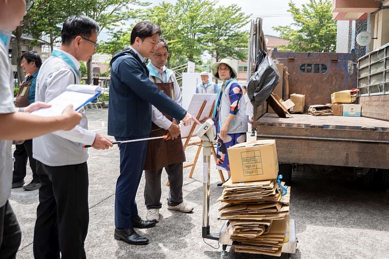 竹市海濱里資收行動站有風收站、資收關懷計畫、資收行動車三項功能。