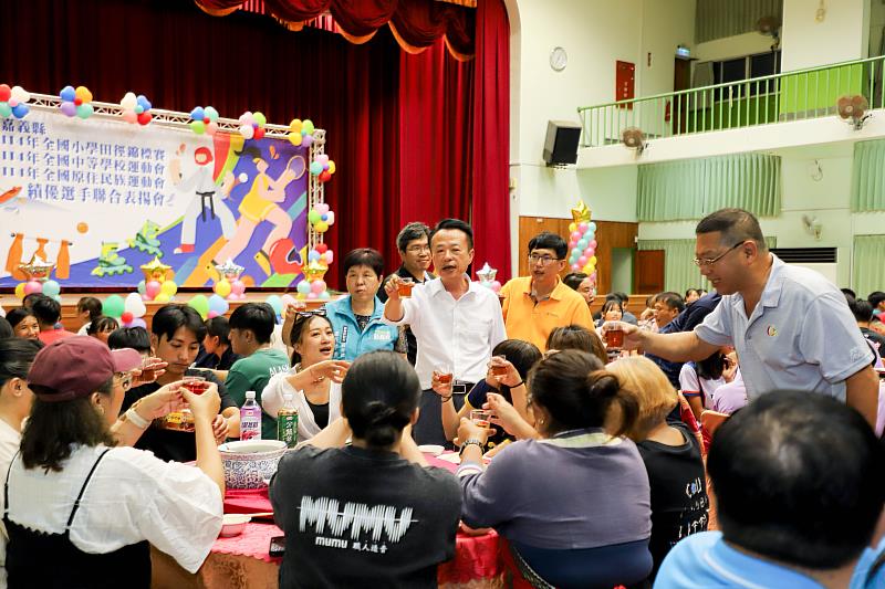 嘉義縣政府表揚體育績優選手，翁章梁：明年全中運體育獎金加倍發放-2