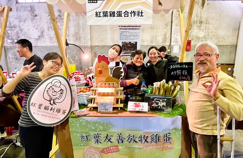 「花蓮紅葉福利雞蛋生產合作社」主打自然放養的雞蛋禮盒，傳遞健康無負擔的飲食理念