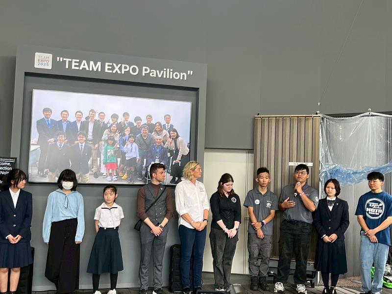 青年團成員林冠佑英文介紹新北市青年團運作情形