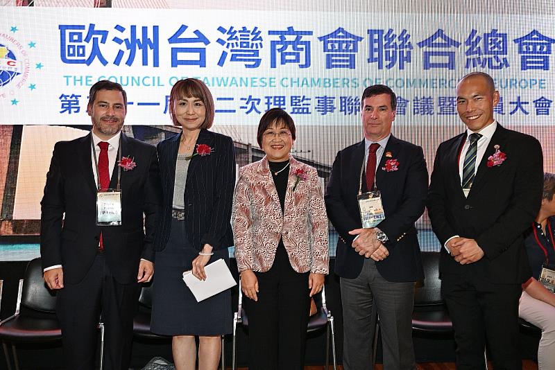 開幕典禮出席貴賓（由左至右）：里斯本市政府委員Diogo Moura、駐葡萄牙代表處大使張亞光、僑務委員會委員長徐佳青、里斯本市議員José Inácio Faria以及歐總總會長莊登翔