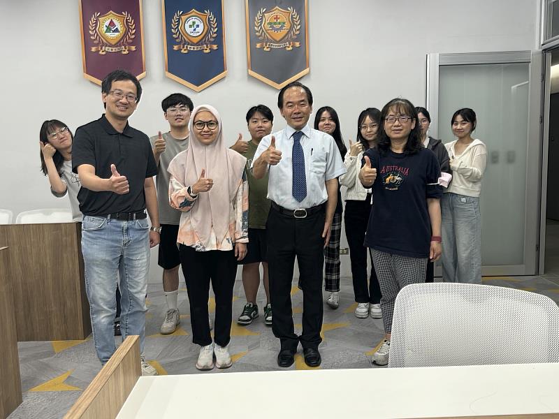 何文照教授、李采娟教授帶領的跨領域合作團隊。