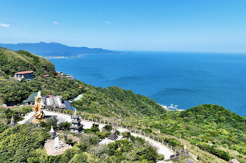 壓軸的「秘境魔幻路」，靈鷲山以山海絕景與心靈靜地為主軸。（圖由靈鷲山佛教教團提供）