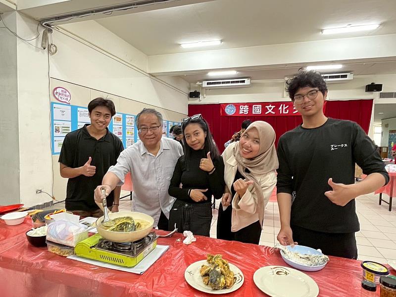 聖約翰科技大學舉辦「跨國文化交流-料理大作戰」活動,邀請印尼學生透過料理競賽展現文化風味與團隊創意。
