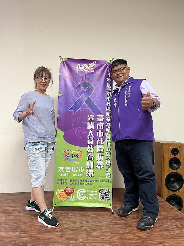 李玉清(左)與葉政忠老師(右)合影