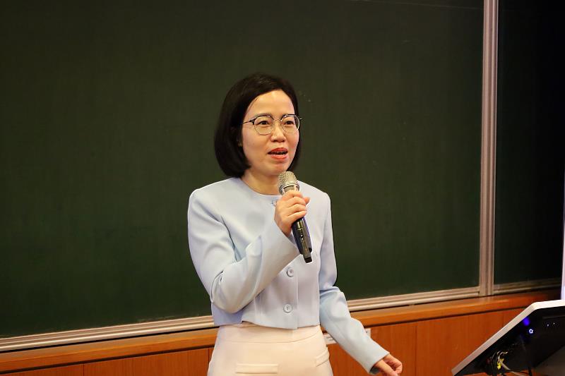越南FPT大學招生處主任Vu Thu Chinh，稱讚亞大校園十分美麗，他們將拍攝影片，返回越南推廣。