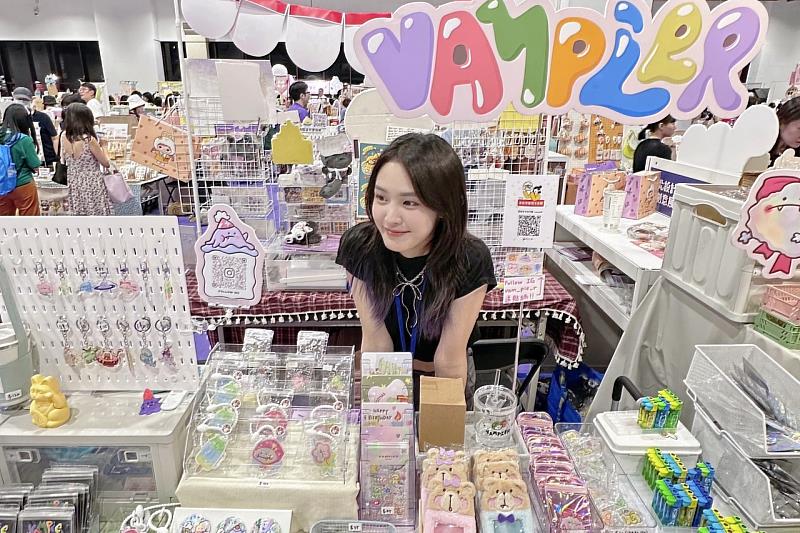 高餐大行銷系同學自創品牌，體驗擺攤人生