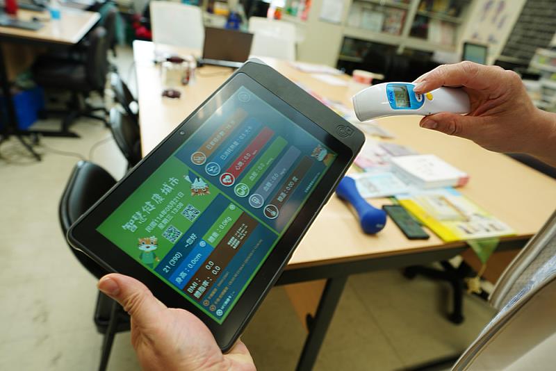 文化大學將以人文與科技並進的視角切入長期照護領域,強調「預防重於治療」的理念,並積極導入AI科技與智慧輔具,發展創新且個人化的照護模式,提升服務品質,促進長照制度的創新與永續發展。
