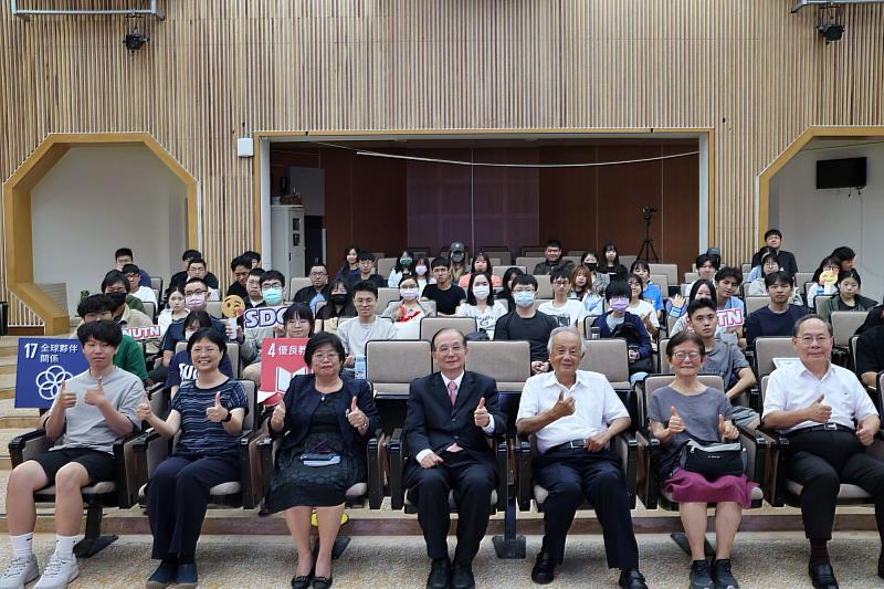 吳部長的演講使南大師生深刻認識到，未來學校不只是知識學習的場域，更是培養創新思維與面對未來挑戰的基地