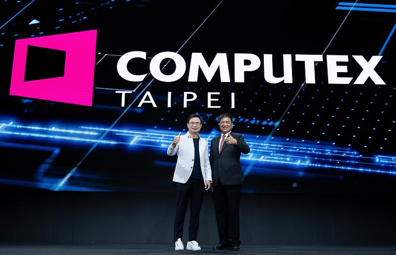今年COMPUTEX力邀科技巨擘，持續領航全球科技生態系，共同探索前沿科技。（左起：外貿協會董事長黃志芳、台北市電腦公會理事長彭双浪）(貿協提供)