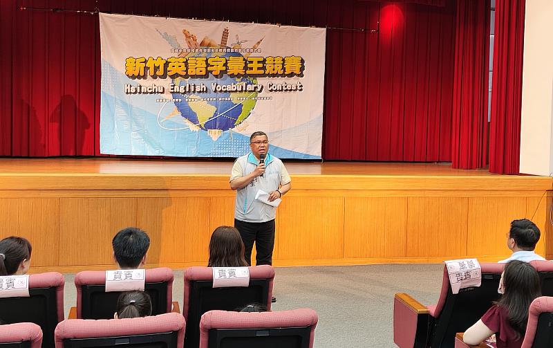 教育處林立生處長恭喜獲獎學生，也感謝家長悉心陪伴。