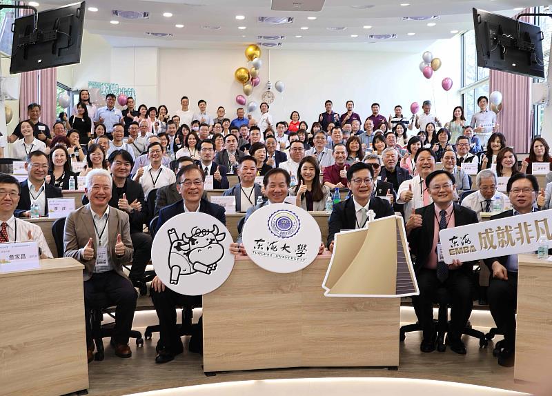 東海大學管理學院EMBA打造融合虛擬實境與AI應用的智慧學習環境，(20)日啟用儀式，現場雲集來自產學界的嘉賓與眾多校友。