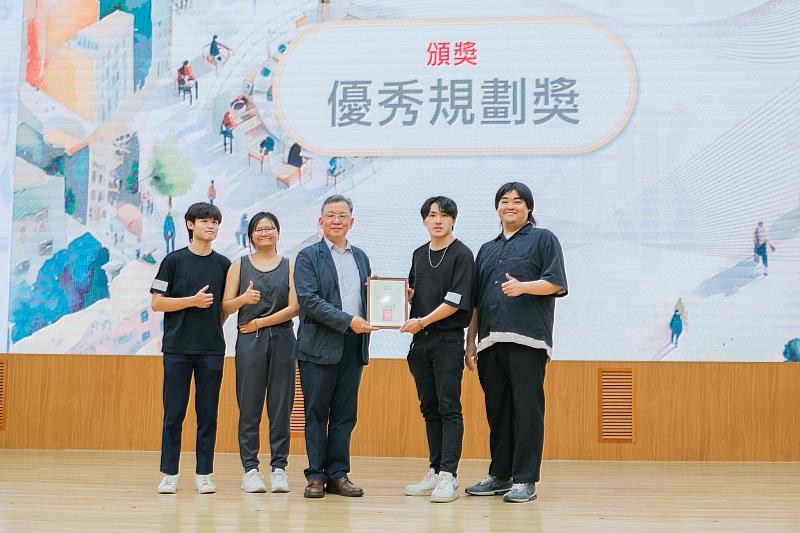 朝陽科大景都系學生團隊作品〈勇徒·尋憶〉勇奪優秀規劃獎特優獎。