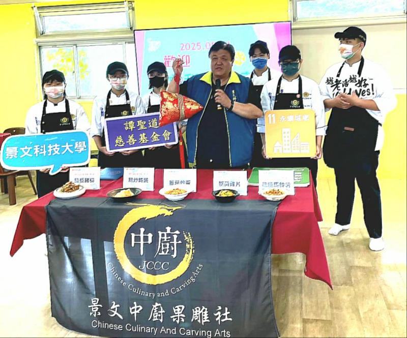 景文科大義廚陪長輩共度安康端午。