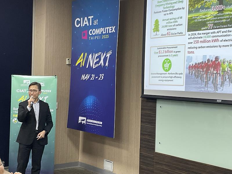 遠傳攜手雲協在COMPUTEX 2025登場,由遠傳企業客戶副總經理李鑑政於「永續通訊 賦能產業大未來」論壇帶來專題分享。