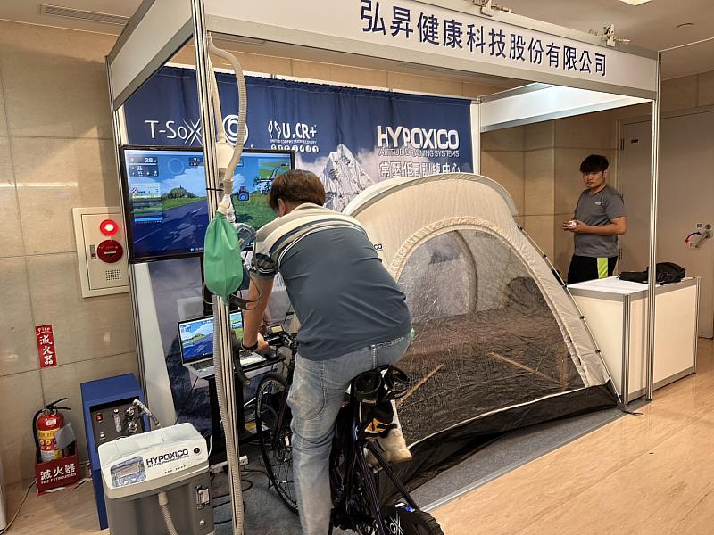 T-SoX室內自行車訓練台可結合Hypoxico常壓低氧個人機使用