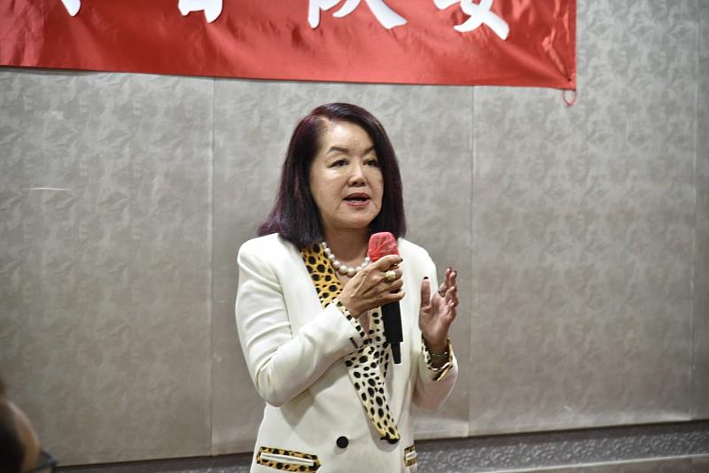 團長曾鳳蘭致詞