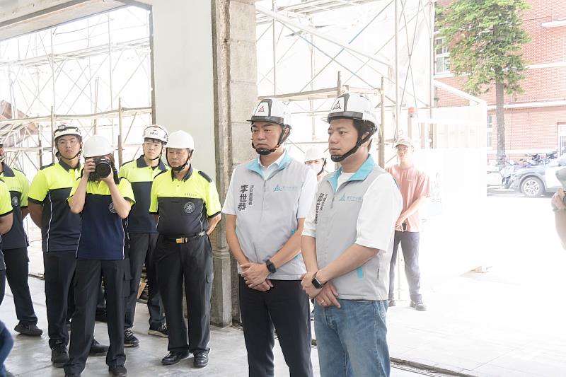 圖2 新竹市代理市長邱臣遠視察新竹市定古蹟消防博物館修復工程進度及施工品質