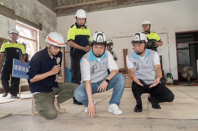 圖1 新竹市代理市長邱臣遠視察新竹市定古蹟消防博物館修復工程進度及施工品質