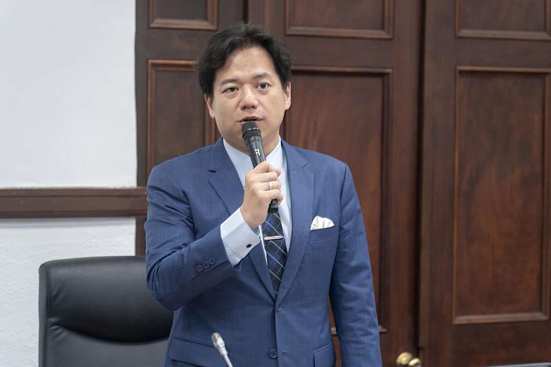 圖2.代理市長邱臣遠表示期盼未來市府與工商建研會能持續深化合作，共同為新竹市及台灣整體經濟注入更多活力與創新動能。