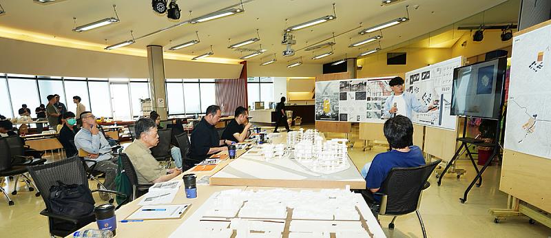 中國文化大學建築學系2025年度畢業設計展榮譽評圖邀請產、官、學界重量級師資參與評圖。