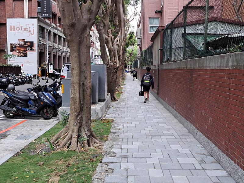 三民國中通學步道。