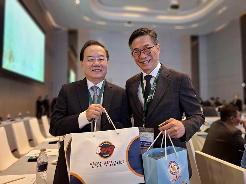 左1新北消防局陳副局長國忠。右1首爾本部長