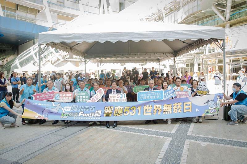 「舞動青春，拒菸毒 Fun肆飆」青少年拒菸反毒飆舞競賽與會貴賓合影。