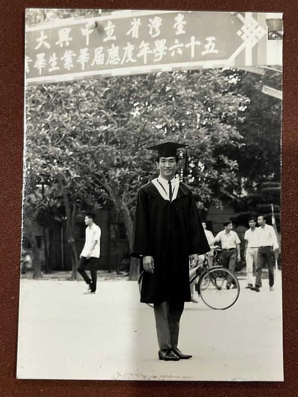 1964年李振光學長到台灣中興大學食生系深造，在1968年完成學業。