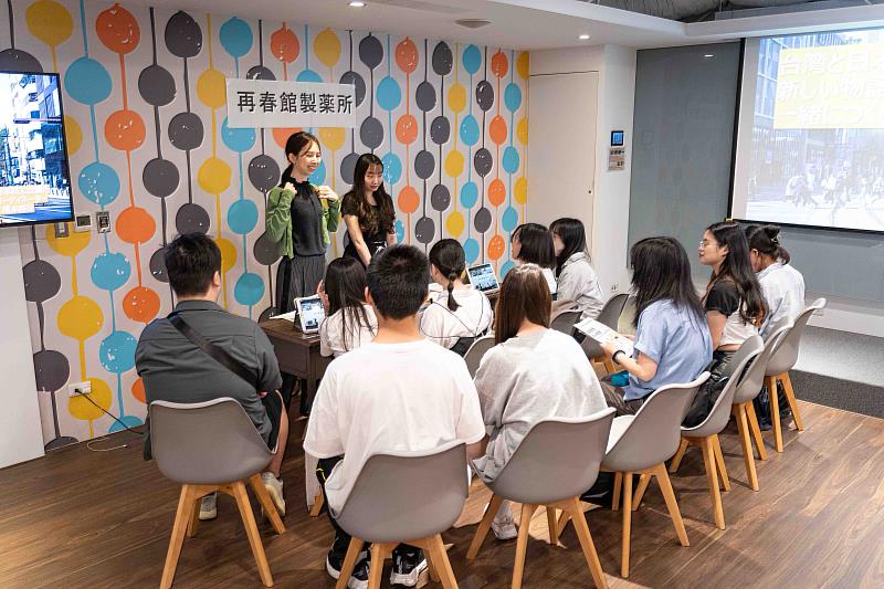 日本熊本企業跨海至淡江大學徵才，4企業接力辦說明會，從產業介紹、語言要求、薪資福利等各方面與學生交流。（圖／淡江大學提供）
