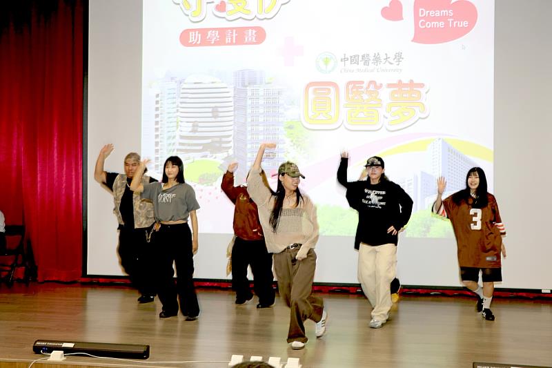 學生社團表演。