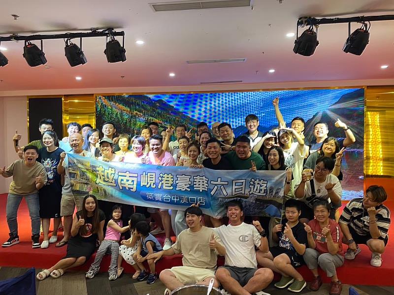 團隊中許多夥伴都與尤祥輝共事多年，向心力極強。圖片來源：永慶房產集團