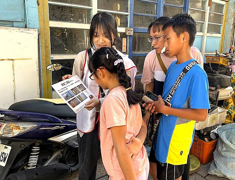周董二手店的關卡，主要展現團隊透過數位典藏與舉辦黑膠音樂會，分享博物館裡周董二手店所珍藏的上千張黑膠唱片。