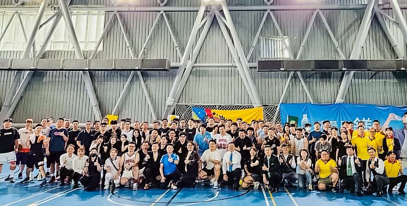 永慶加盟四品牌台南經管會於5月21日舉辦「2025台南區籃球運動會」，25支隊伍參賽，超過300人到場助陣加油(永慶房產集團提供)