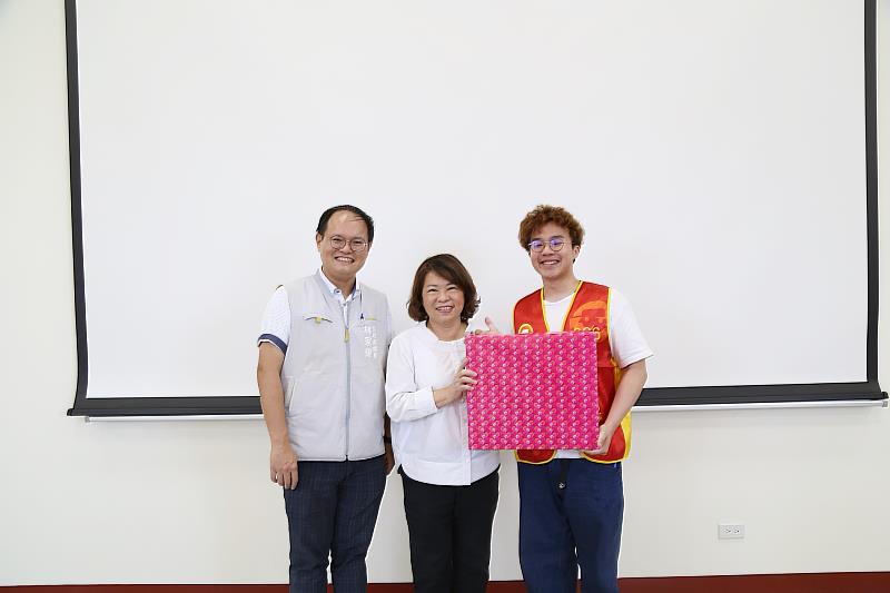黃敏惠市長致贈禮品